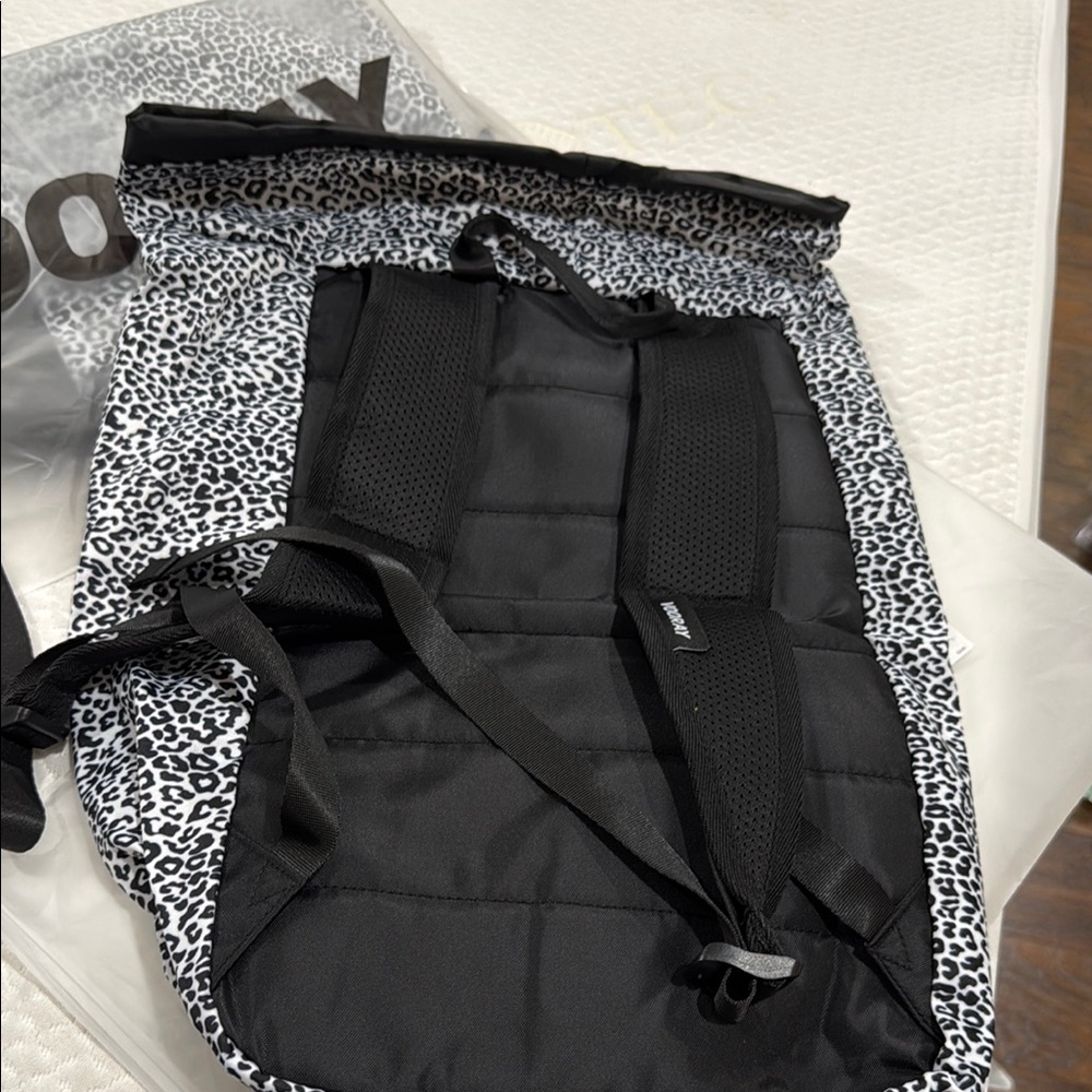 Leopard Print Cinch Backpack. Vooray Stride Cinch Backpack in
Leopard new - Picture 5 of 7